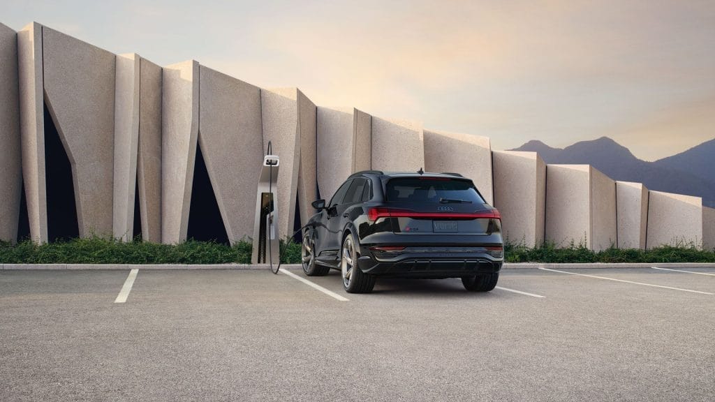 1920x1080 2024 S Q8 e tron 4496 US v08a