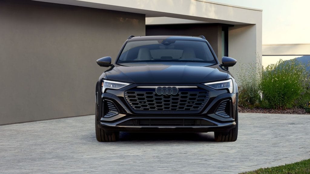 1920x1080 2024 S Q8 e tron 4501 US v05