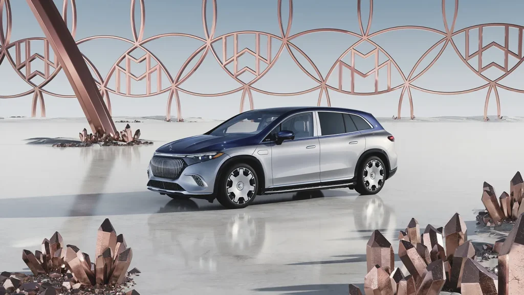 2025 EQS MAYBACH SUV GAL 006 N FE DR.jpg