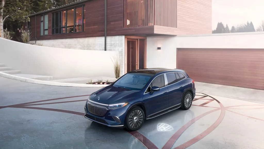 2025 EQS MAYBACH SUV GAL 009 N FE DR.jpg