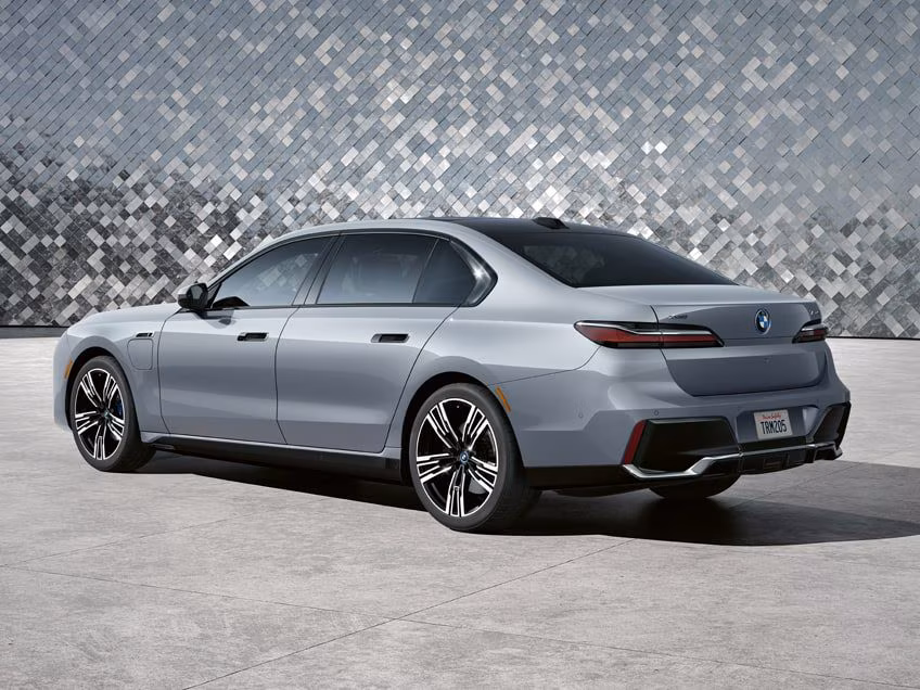 BMW 7 Series 2025: The Future of Flagship Luxury 2 BMW 7 Series 2025