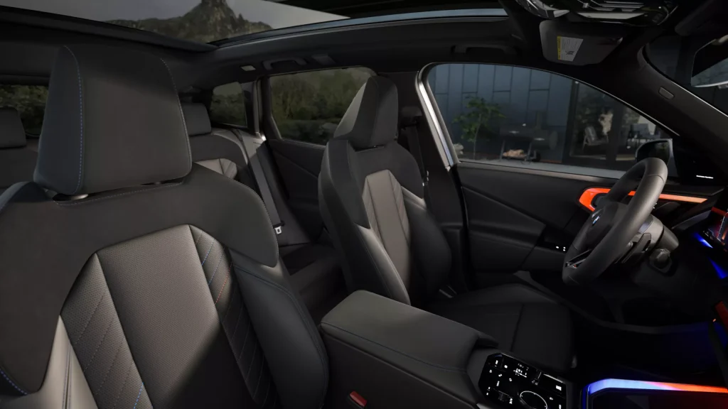 The BMW X3 2025 Model Year 3 BMW MY25 X3 P042 FB 1 G45 8737 Int Dsk UK v001 Retouched 16to9