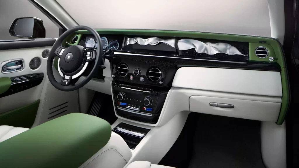 Rolls-Royce Phantom Extended 2025 8 cq5dam.web .1920 1