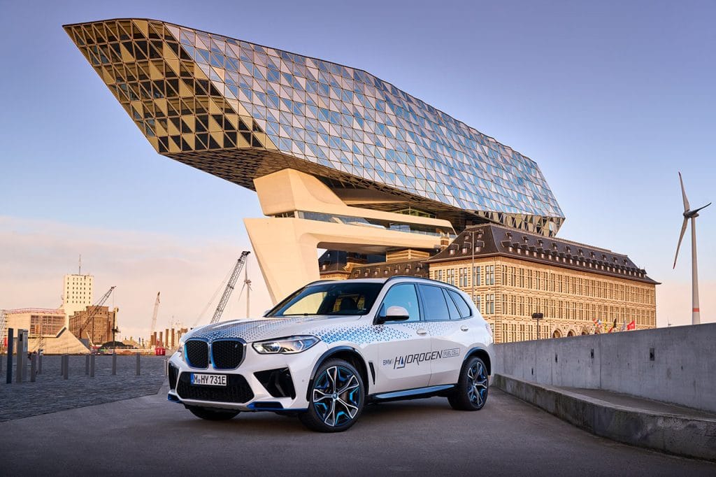 1280x854 076 OnLocation BMW iX5 Hydrogen Antwerp
