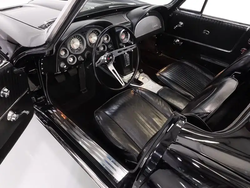1963 Chevrolet Corvette StingRay int