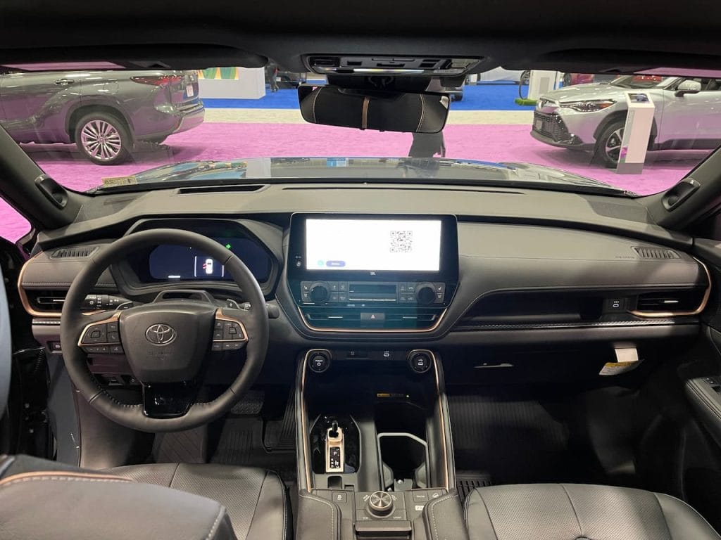 2024 Toyota Grand Highlander Hybrid interior live image 1