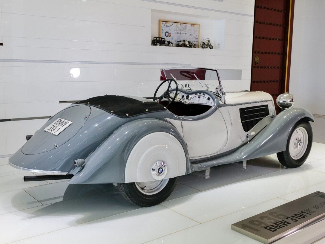 BMW - Success Story 3 BMW 319 2